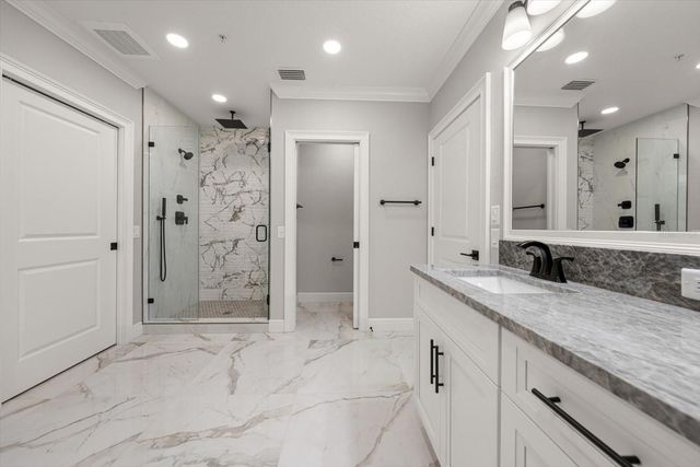 211 DOLPHIN POINT 302, Clearwater, FL 33767