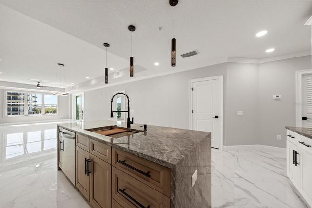 211 DOLPHIN POINT 302, Clearwater, FL 33767