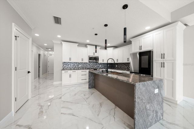 211 DOLPHIN POINT 302, Clearwater, FL 33767