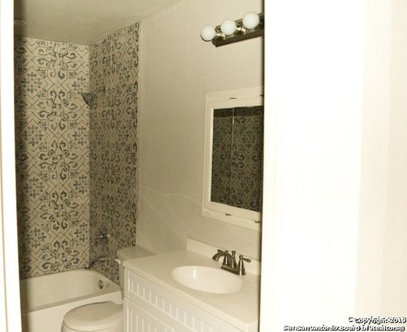 823 Zachry Dr, San Antonio, TX 78228