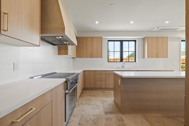 568 Creekside Court, Half Moon Bay, CA 94019