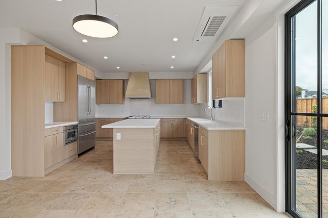568 Creekside Court, Half Moon Bay, CA 94019