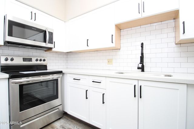 2807 E Paradise Lane Apt 102, Phoenix, AZ 85032