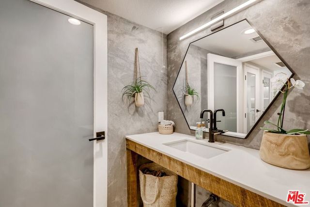 13700 Marina Pointe Drive 531, Marina Del Rey, CA 90292