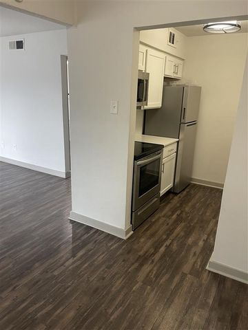 3627 Almazan Drive 216, Dallas, TX 75220