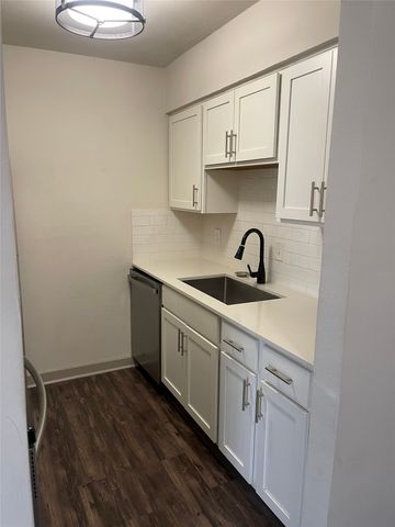 3627 Almazan Drive 216, Dallas, TX 75220