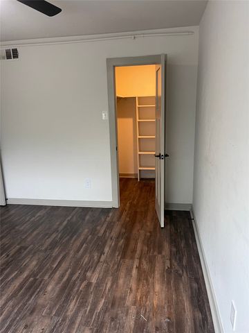 3627 Almazan Drive 216, Dallas, TX 75220