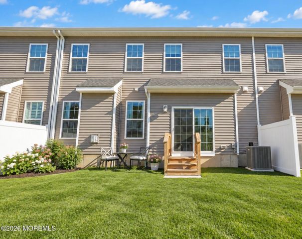 116 Woolley Court, Oakhurst, NJ 07755