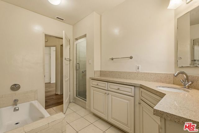 7407 Naylor Avenue, Los Angeles, CA 90045