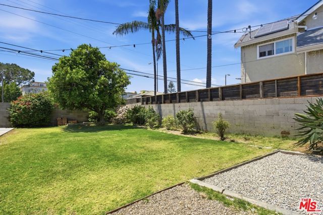 7407 Naylor Avenue, Los Angeles, CA 90045