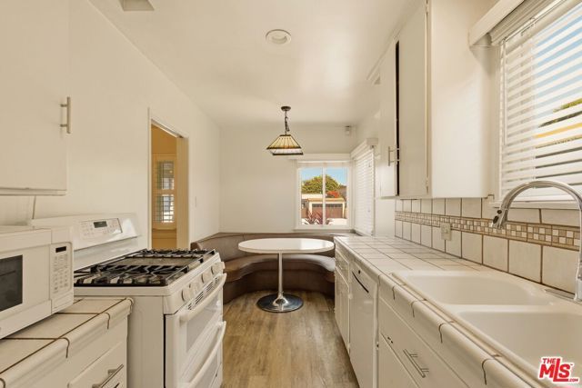 7407 Naylor Avenue, Los Angeles, CA 90045
