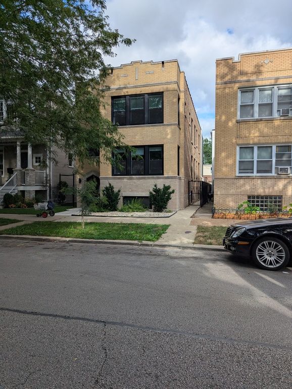 3707 N Sacramento Avenue 1, Chicago, IL 60618