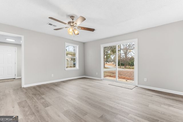 135 Forest Avenue, Bonaire, GA 31005