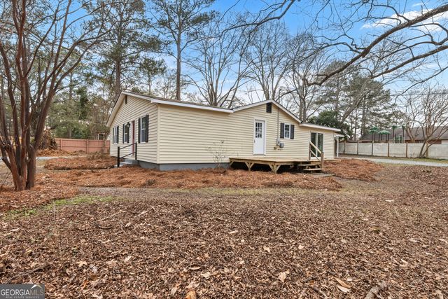 135 Forest Avenue, Bonaire, GA 31005