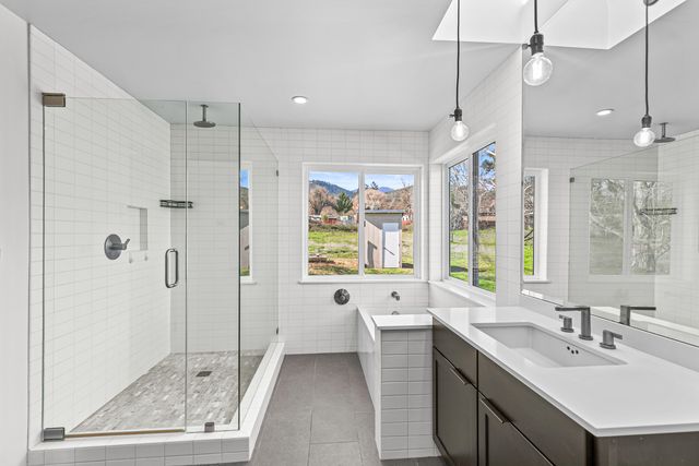 593 Crowson Road, Ashland, OR 97520