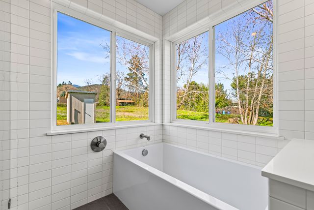 593 Crowson Road, Ashland, OR 97520