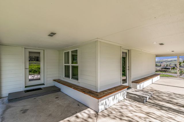 593 Crowson Road, Ashland, OR 97520