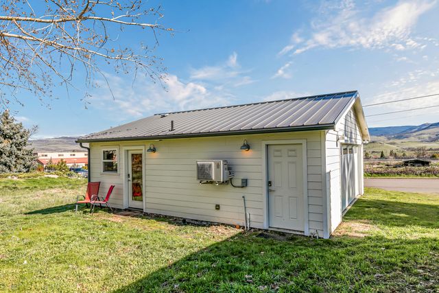 593 Crowson Road, Ashland, OR 97520