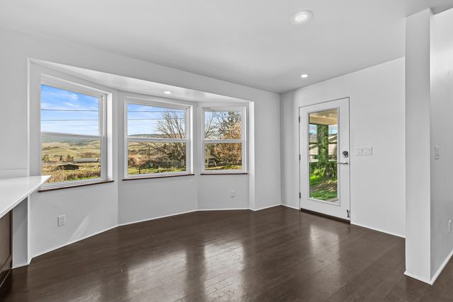 593 Crowson Road, Ashland, OR 97520