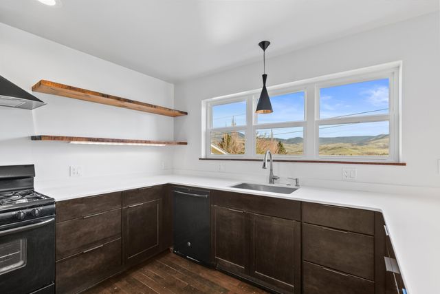 593 Crowson Road, Ashland, OR 97520