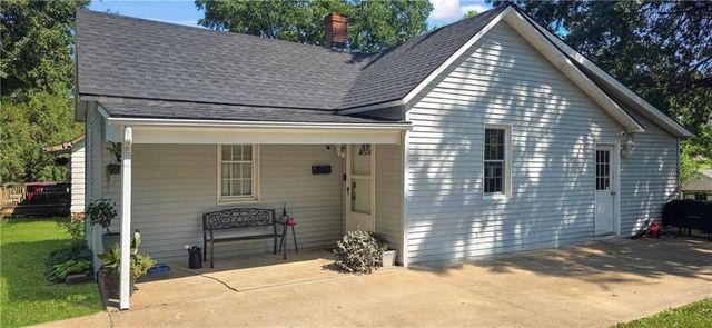 409 W 26th Street, Higginsville, MO 64037