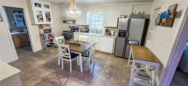 409 W 26th Street, Higginsville, MO 64037