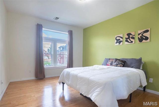 5036 Cabanne Avenue, St Louis, MO 63113