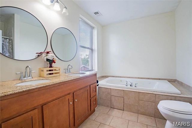 5036 Cabanne Avenue, St Louis, MO 63113