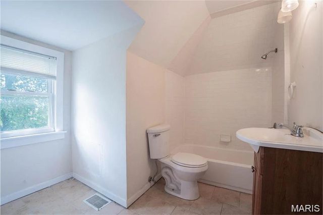 5036 Cabanne Avenue, St Louis, MO 63113