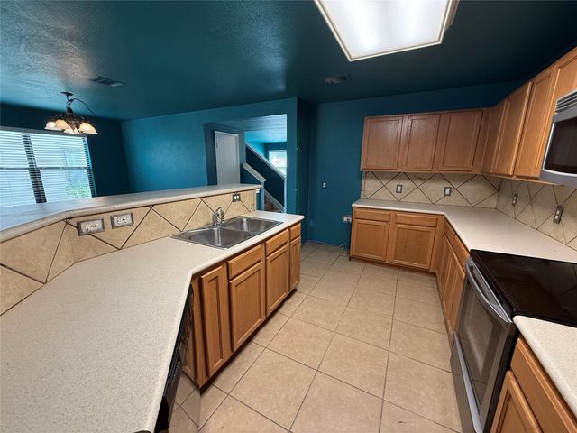 608 Glacier Point TRL, Taylor, TX 76574