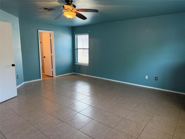 608 Glacier Point TRL, Taylor, TX 76574
