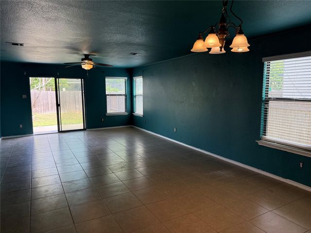 608 Glacier Point TRL, Taylor, TX 76574