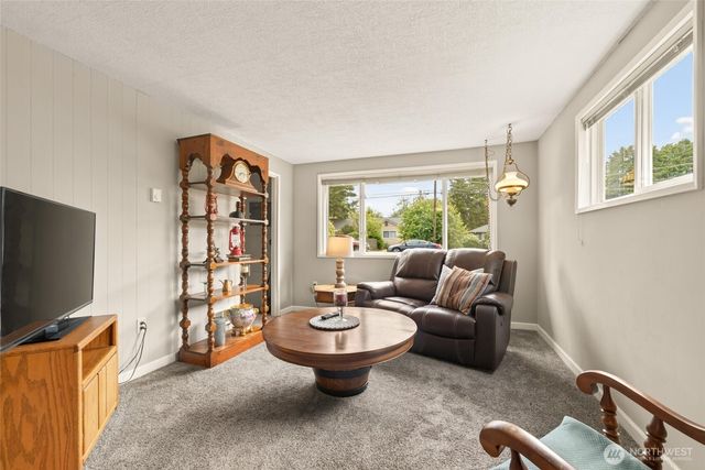 21016 78th Avenue W, Edmonds, WA 98026