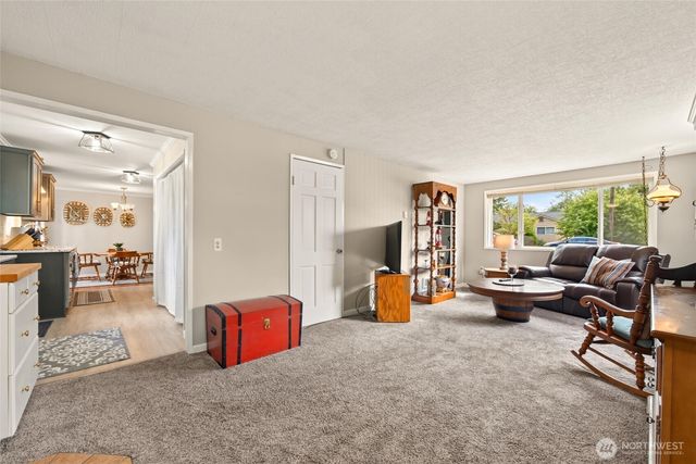 21016 78th Avenue W, Edmonds, WA 98026