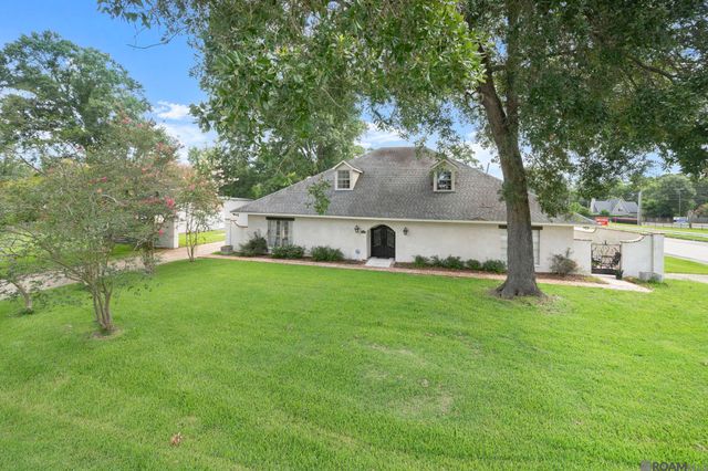 8851 Menlo Dr, Baton Rouge, LA 70808
