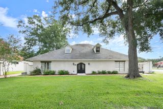 8851 Menlo Dr, Baton Rouge, LA 70808
