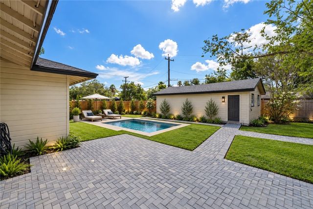 301 Pasadena Pl, Corpus Christi, TX 78411