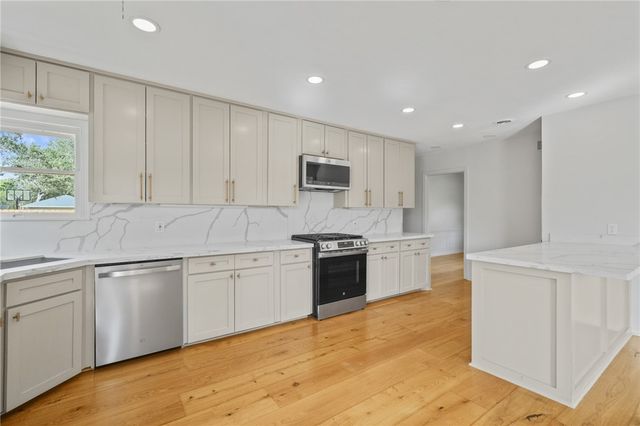 301 Pasadena Pl, Corpus Christi, TX 78411