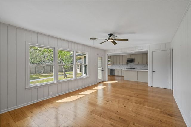 301 Pasadena Pl, Corpus Christi, TX 78411