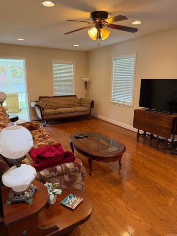 218 Brewer Avenue, Mountain View, AR 72560