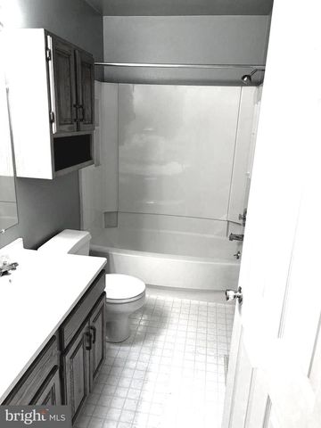 6 MAGNOLIA DR, Douglassville, PA 19518