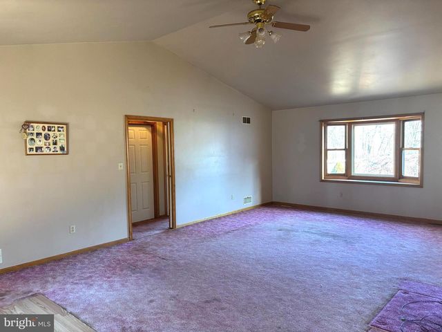 6 MAGNOLIA DR, Douglassville, PA 19518