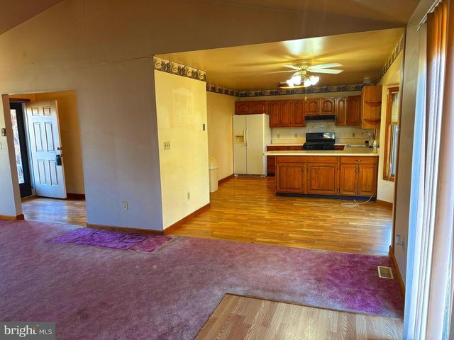 6 MAGNOLIA DR, Douglassville, PA 19518