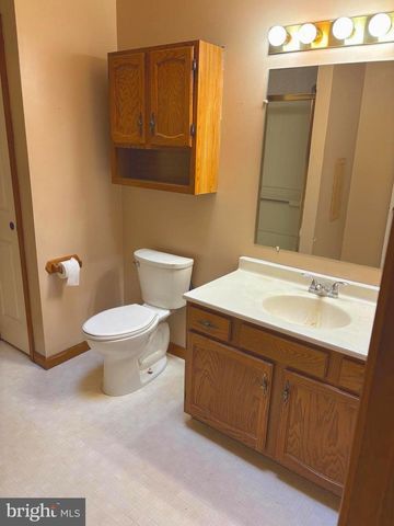 6 MAGNOLIA DR, Douglassville, PA 19518