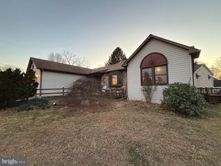 6 MAGNOLIA DR, Douglassville, PA 19518