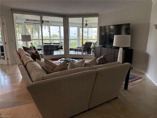 4021 Gulf Shore BLVD N 202, Naples, FL 34103