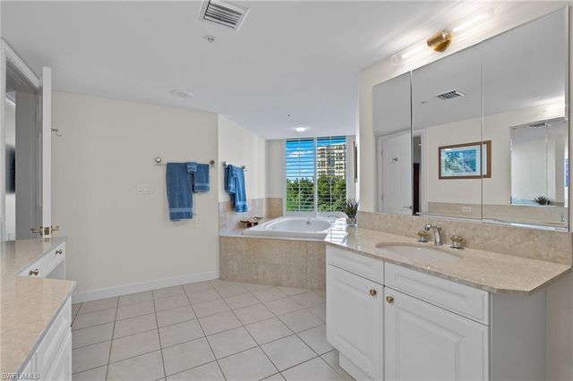 4021 Gulf Shore BLVD N 202, Naples, FL 34103