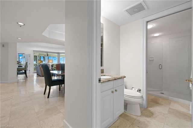 4021 Gulf Shore BLVD N 202, Naples, FL 34103