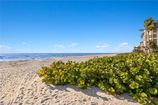 4021 Gulf Shore BLVD N 202, Naples, FL 34103