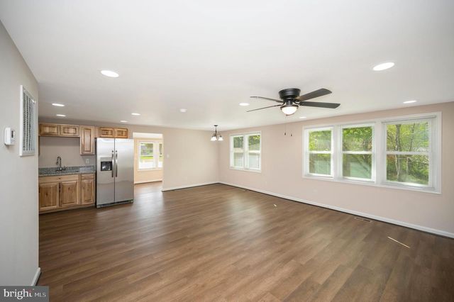 8145 SEAYS RD, Spotsylvania, VA 22551